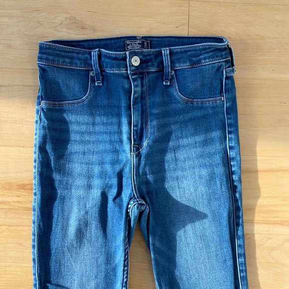 Abercrombie & Fitch | Size 28 | Simone High Rise Jean Legging | Medium Wash - Picture 3 of 10